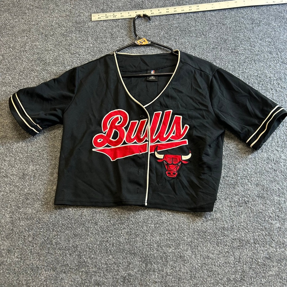 NBA Jersey Womens Medium Chicago Bulls Black Cropped Button Front Athletic